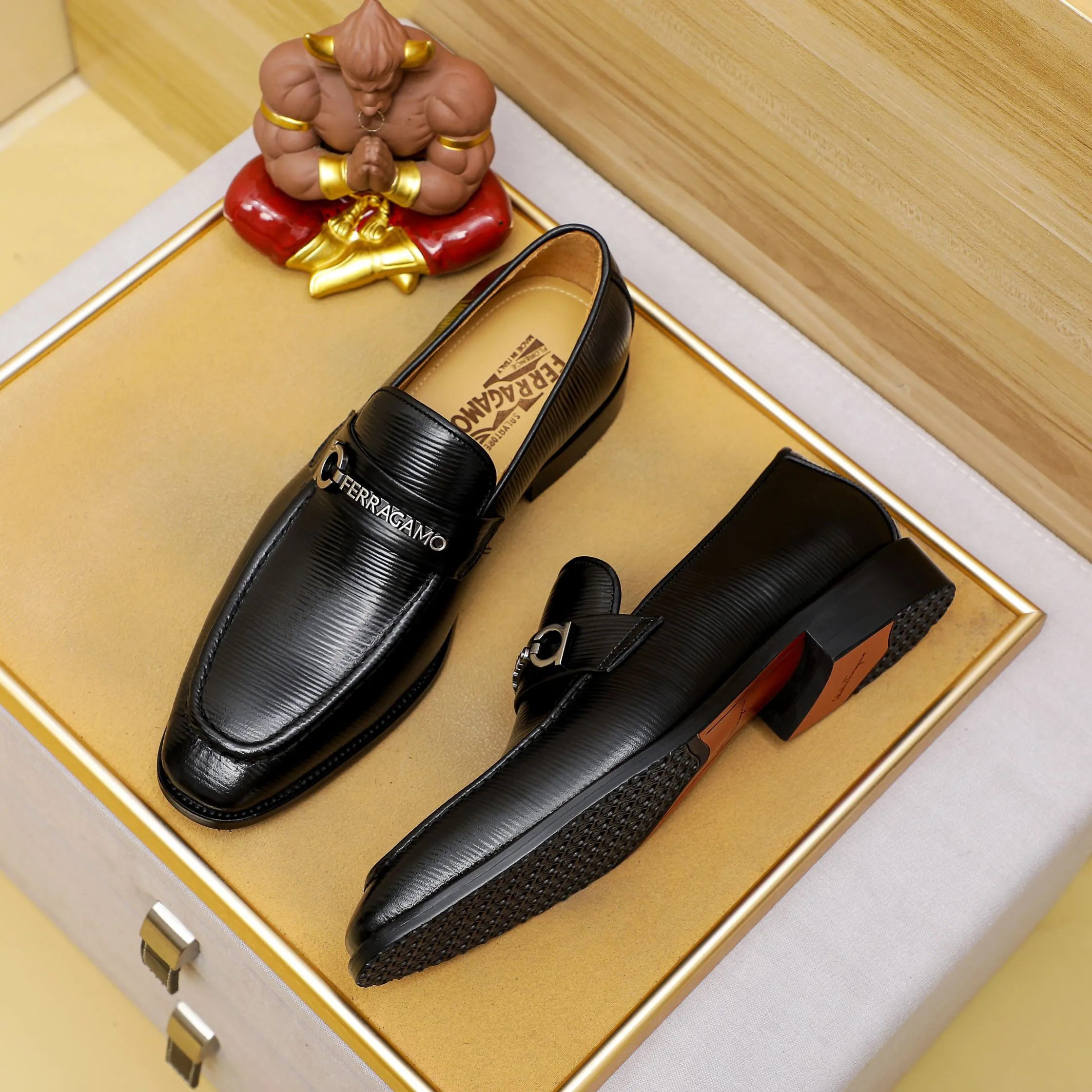 Men's shoes 💰460 🕷🕷🐂【Ferragamo】Ferragamo Popular fashion leather shoes🇨🇳Official website counter 1:1 production, original mold opening💯Good quality can be seen, imported high-end first-layer waxed calfskin, water-dyed🐂leather lining🌿very clear texture, high-quality waterproof, non-slip and wear-resistant outsole🎋high quality and low price, truly handmade🍓2 colors available! Code number 38-44……(45.46.Customized)